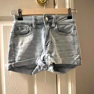 Light washed American eagle jean shorts, size 00